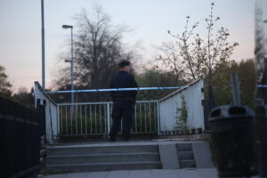 Skottlossning Årby – En man avliden – Flertalet personer gripna