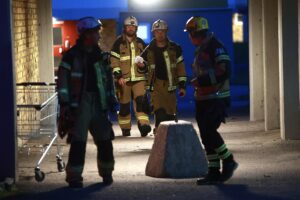 Brandvarnare tjöt i flerfamiljshus – räddningstjänsten ryckte ut