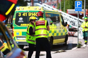 Brand i flerfamiljshus – personer evakuerade